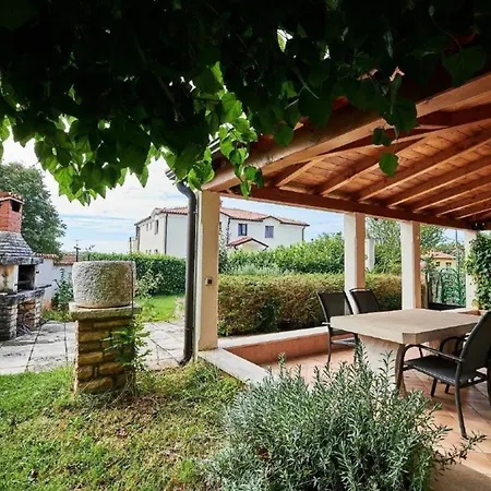 Apartmán In Valica Mit Grossem Garten *